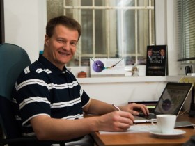 Advisor job for customers starting before negotiations